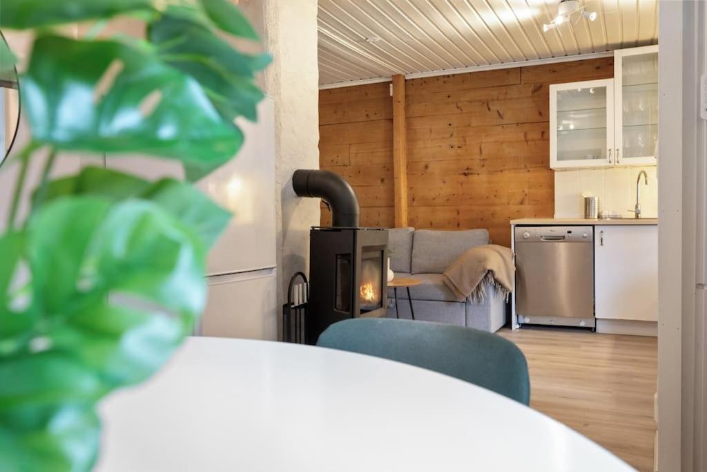 Central Apartment With Balcony, Self-Check In & Private Entrance Bergen Exterior foto