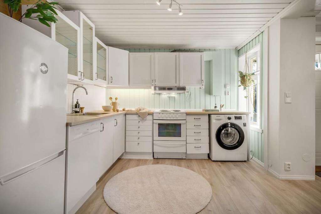 Central Apartment With Balcony, Self-Check In & Private Entrance Bergen Exterior foto